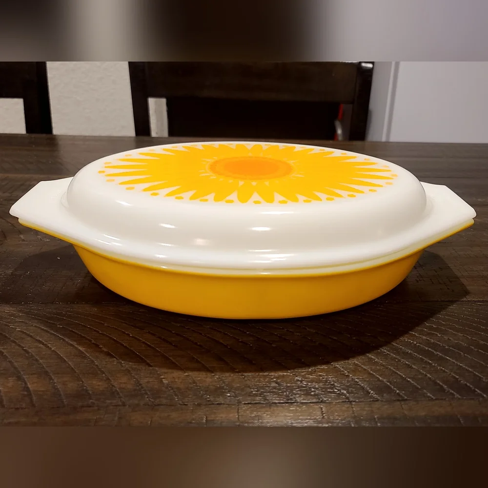 PYREX Vtg Sunflower Daisy Casserole Divided Dish With Lid 1 1/2 Quart